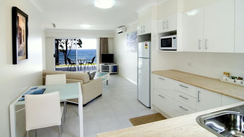 Mollymook Beach Waterfront - Accommodation VIC 8