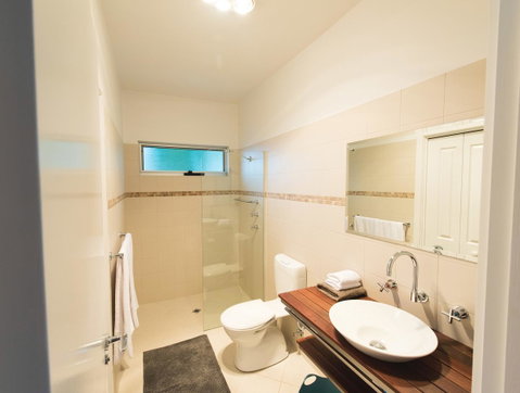 S T U D I O 22 Peaceful Retreat With Garden Views - Accommodation VIC 6