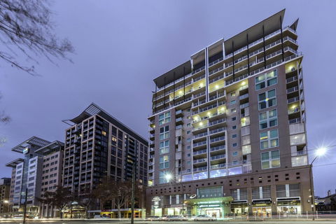 Oaks Adelaide Embassy Suites - Accommodation VIC 0
