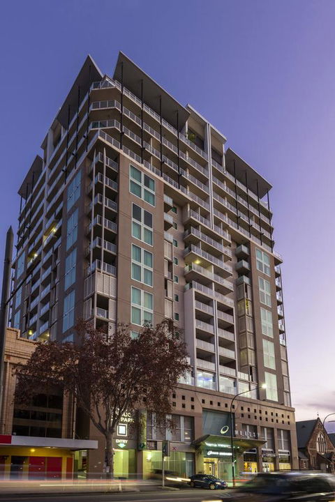 Oaks Adelaide Embassy Suites - Accommodation VIC 9