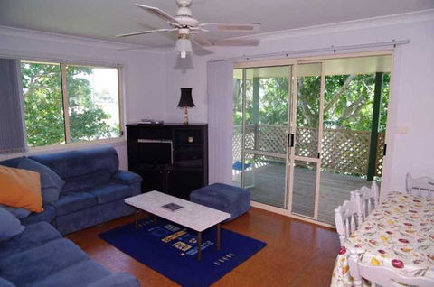 Bellhaven 1, 17 Willow Street - Accommodation VIC 1