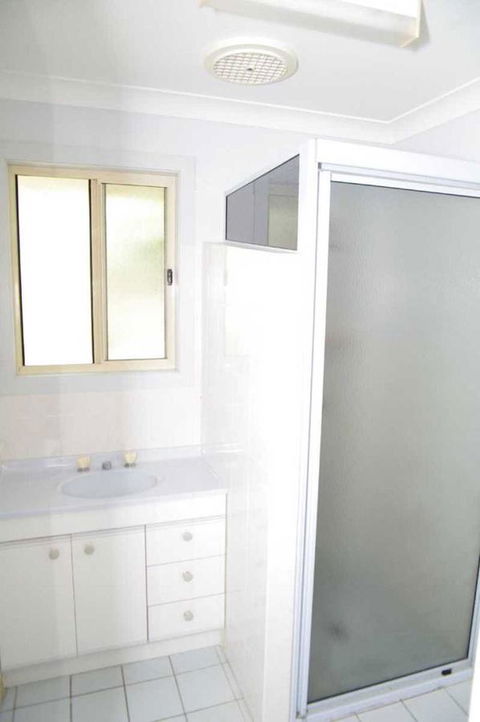 Bellhaven 1, 17 Willow Street - Accommodation VIC 5