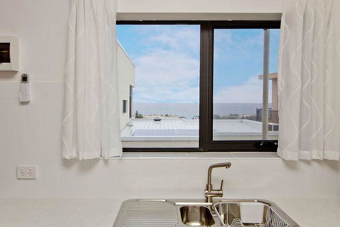 Atlantic West Beach Apartments - Accommodation VIC 12