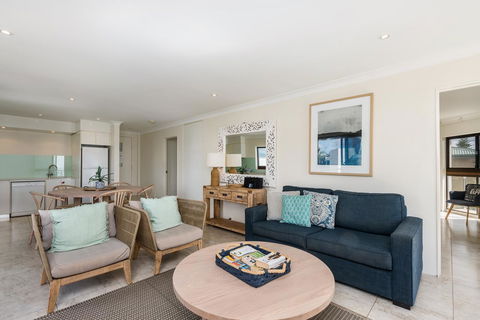 Bayview Beachfront Apartments, In Town Right On The Beach - Accommodation VIC 32