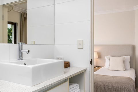 Bayview Beachfront Apartments, In Town Right On The Beach - Accommodation VIC 31