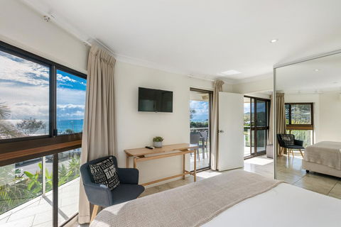 Bayview Beachfront Apartments, In Town Right On The Beach - Accommodation VIC 33