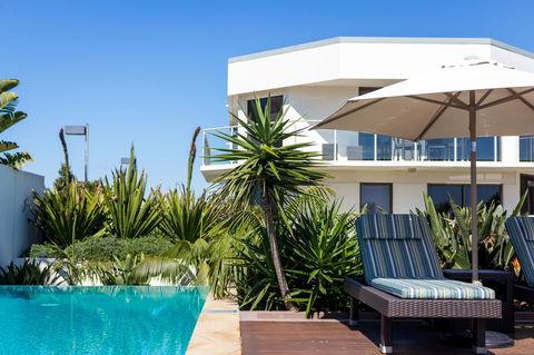 Bayview Beachfront Apartments, In Town Right On The Beach - Accommodation VIC 17