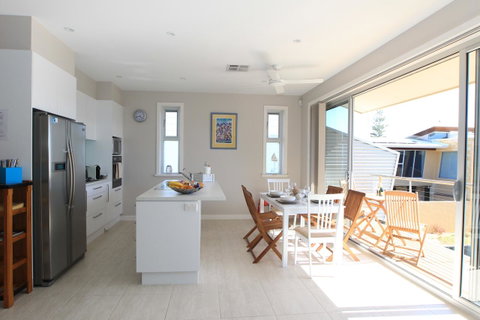 Elandra Holiday Home - Accommodation VIC 8