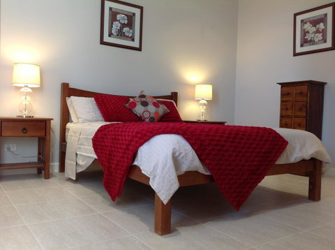 Elandra Holiday Home - Accommodation VIC 19