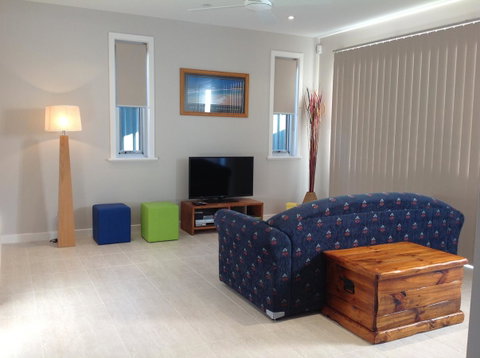 Elandra Holiday Home - Accommodation VIC 9