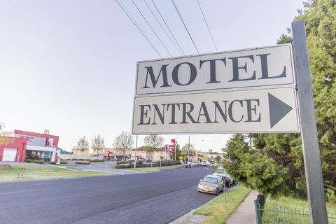 Bathurst Motor Inn - Accommodation VIC 35