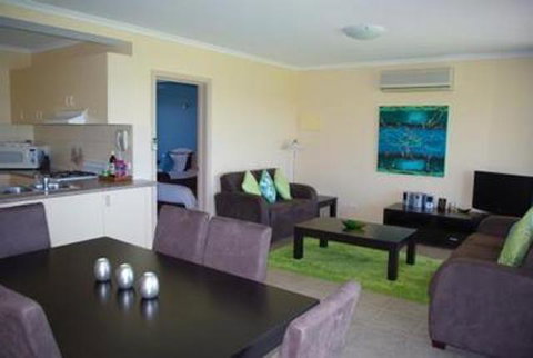 Lakeview Motel And Apartments - Accommodation VIC 30