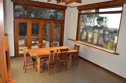Of Stone & Wood Guesthouse - Accommodation VIC 4