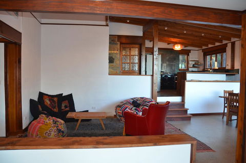 Of Stone & Wood Guesthouse - Accommodation VIC 8