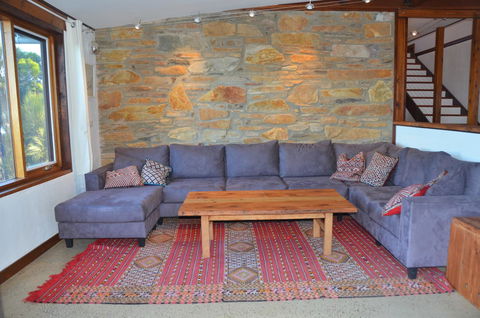 Of Stone & Wood Guesthouse - Accommodation VIC 9