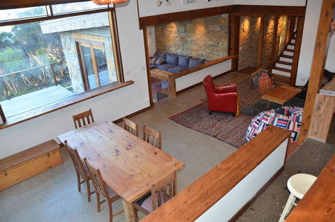 Of Stone & Wood Guesthouse - Accommodation VIC 6