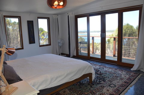 Of Stone & Wood Guesthouse - Accommodation VIC 12