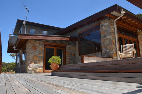 Of Stone & Wood Guesthouse - Accommodation VIC 1