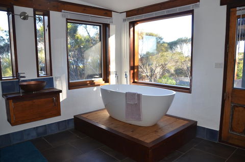 Of Stone & Wood Guesthouse - Accommodation VIC 14