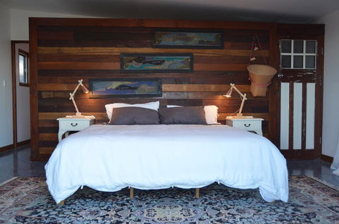 Of Stone & Wood Guesthouse - Accommodation VIC 11