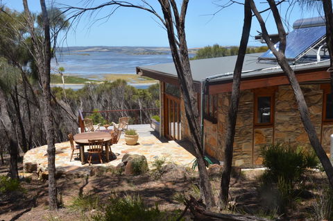 Of Stone & Wood Guesthouse - Accommodation VIC 25