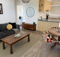 Sunshine Four - Accommodation VIC