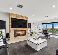 KENNEDY EXECUTIVE TOWNHOUSE - Accommodation VIC