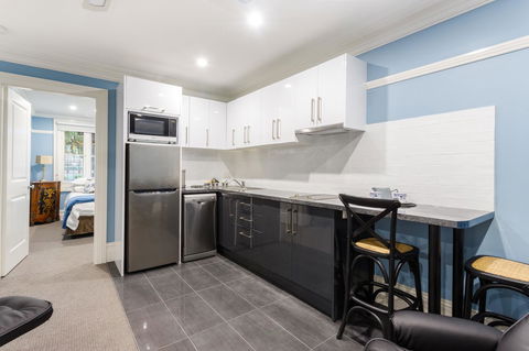 Blue Door Apartments - Accommodation VIC 3