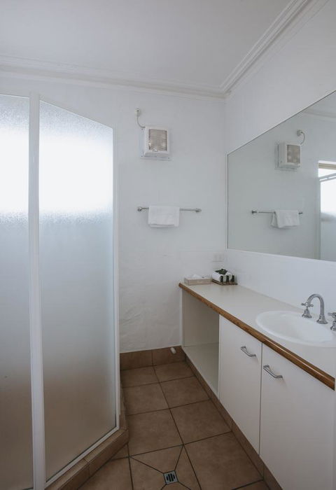 Canal Rocks Beachfront Apartments - Accommodation VIC 6