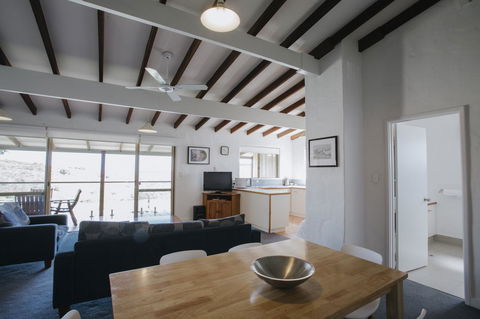 Canal Rocks Beachfront Apartments - Accommodation VIC 16