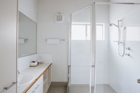 Canal Rocks Beachfront Apartments - Accommodation VIC 1