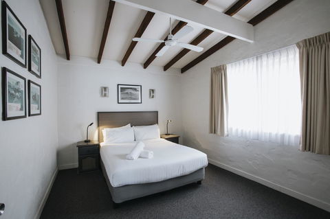 Canal Rocks Beachfront Apartments - Accommodation VIC 3