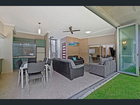 Crescent Head Spa Villa - Accommodation VIC 9