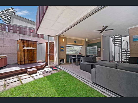 Crescent Head Spa Villa - Accommodation VIC 10