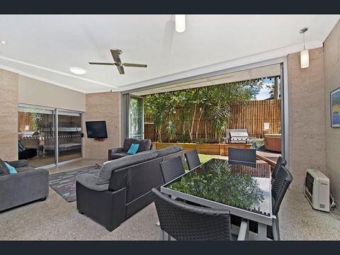 Crescent Head Spa Villa - Accommodation VIC 12
