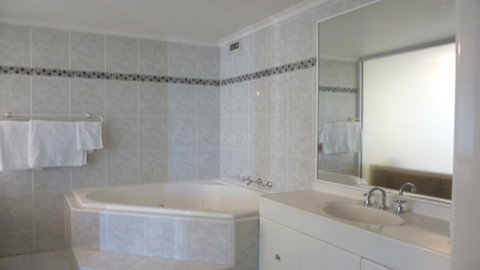 Darling Harbor Apartment - Accommodation VIC 3