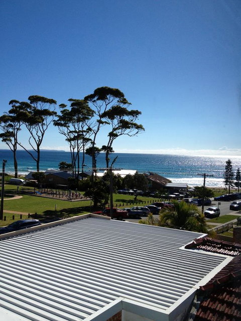 Breakers Apartments - Accommodation VIC 3
