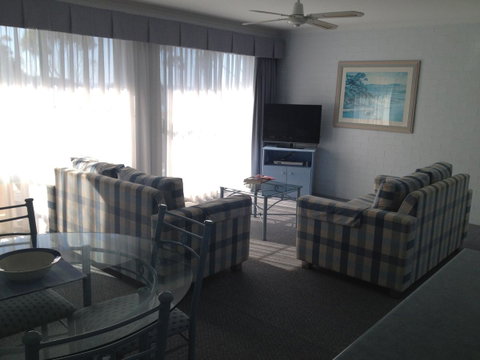 Breakers Apartments - Accommodation VIC 13