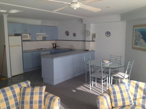 Breakers Apartments - Accommodation VIC 11