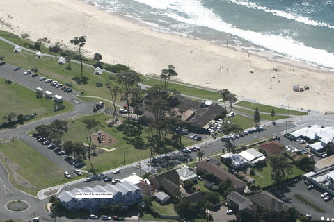 Breakers Apartments - Accommodation VIC 17