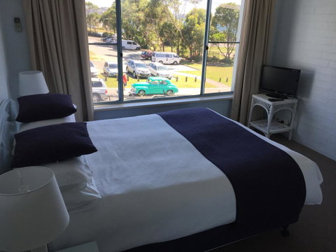 Breakers Apartments - Accommodation VIC 1
