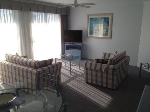 Breakers Apartments - Accommodation VIC 6