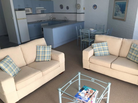 Breakers Apartments - Accommodation VIC 9
