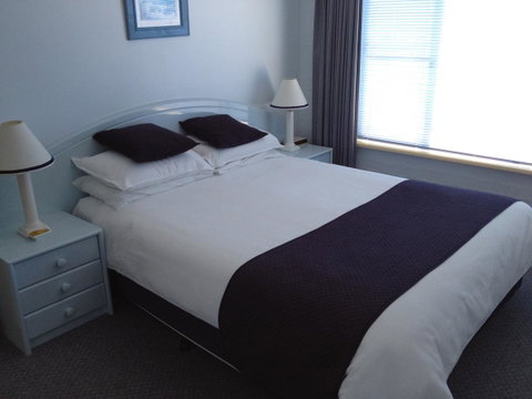 Breakers Apartments - Accommodation VIC 4