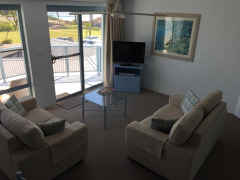 Breakers Apartments - Accommodation VIC 12