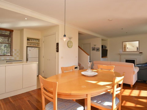 Villa 2br Prosecco Villa Located Within Cypress Lakes Resort - Accommodation VIC 6
