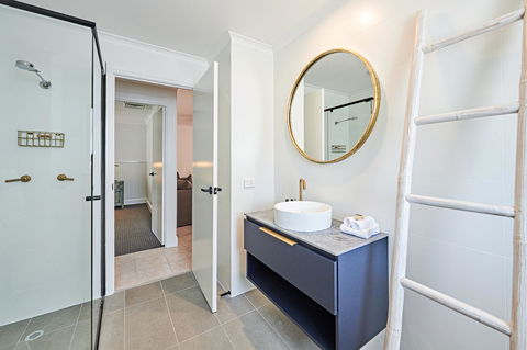 The Lord Byron - Accommodation VIC 17
