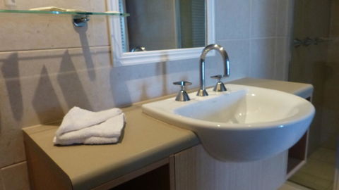 SaltBeach2302 - Accommodation VIC 8