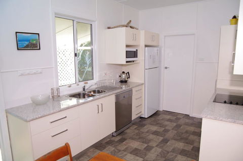 Fleur Cottage, 7 Willow Street - Accommodation VIC 7