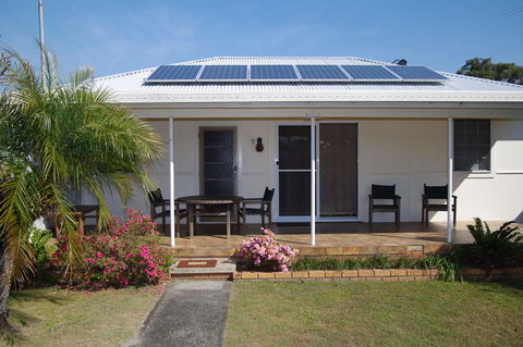 Fleur Cottage, 7 Willow Street - Accommodation VIC 4